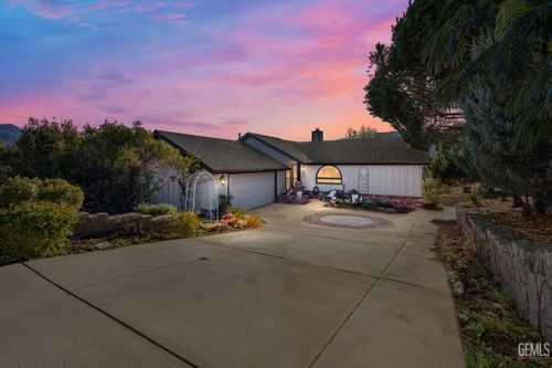 20220 Bald Mountain Dr, Tehachapi, CA, 93561-7930 | Card Image