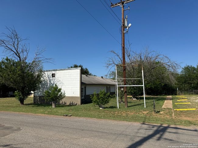 502 N Front, Home with 0 bedrooms, 0 bathrooms and null parking in Cotulla TX | Image 5