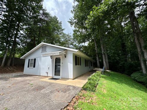 291 Cherokee Way, Marion, NC, 28752-9385 | Card Image