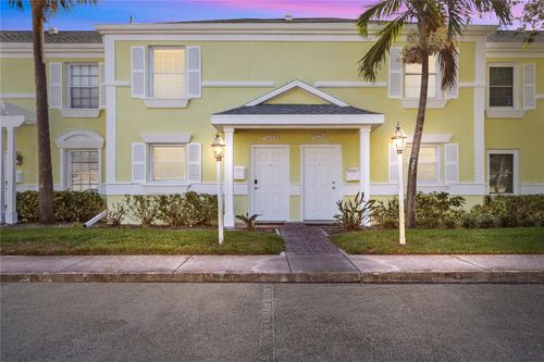 5026-5026 Coquina Key Dr Se, ST PETERSBURG, FL, 33705-4824 | Card Image