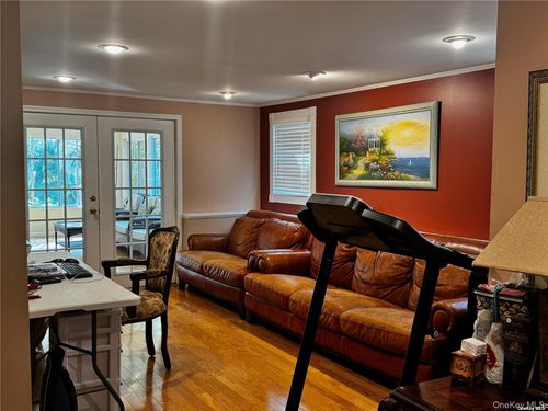12 Deamer Ct, Huntington Station, NY, 11746-3427 | Card Image