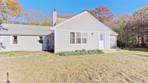 25 Hawthorne St, Mount Sinai, NY, 11766-2909 | Card Image