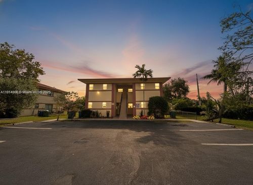 825 Sw 10th St, Hallandale Beach, FL, 33009-6816 | Card Image