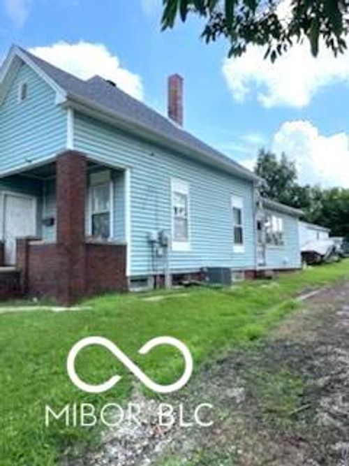 617 N 3rd St, Boonville, IN, 47601-1213 | Card Image