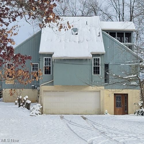 318 Valley Mills Dr, Parkersburg, WV, 26104-8162 | Card Image