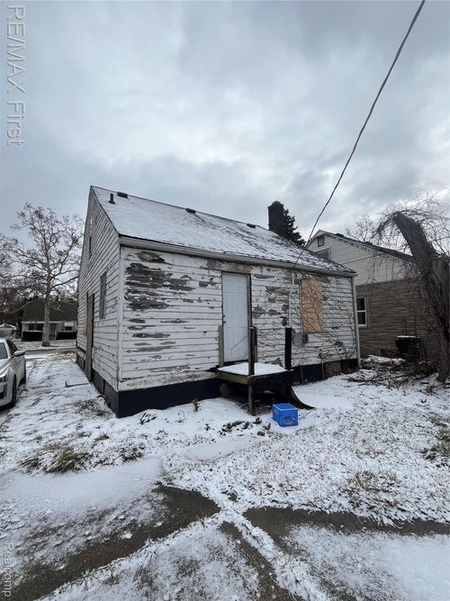 19593 Annott St, Detroit, MI, 48205-1601 | Card Image