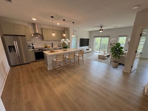 302-2500 Longview St, Austin, TX, 78705-4293 | Card Image