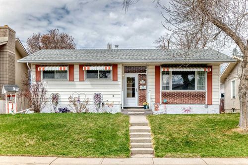 165 Marbrooke Circle Ne, Calgary, AB, T2A2W4 | Card Image