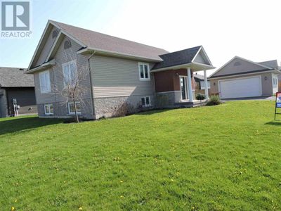 44 Chatfield Dr, Home with 5 bedrooms, 2 bathrooms and null parking in Sault Ste. Marie ON | Image 1