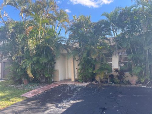 19823 Nw 64th Place, Hialeah, FL, 33015 | Card Image