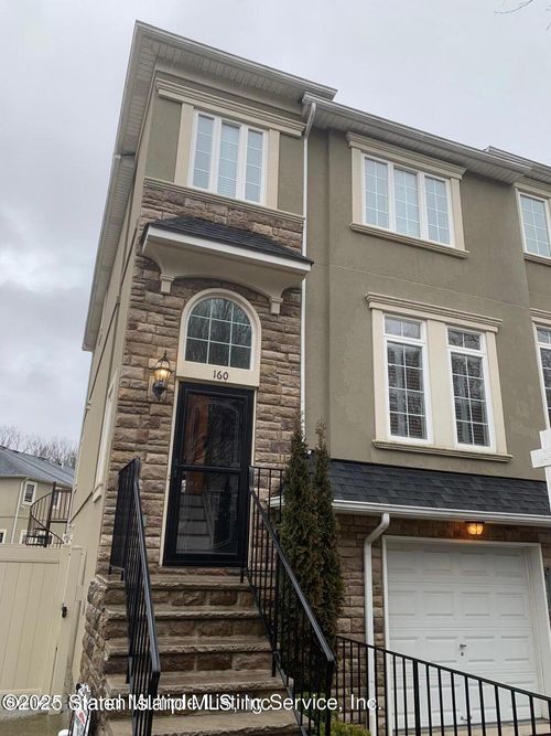160 Presentation Cir, Staten Island, NY, 10312-1337 | Card Image