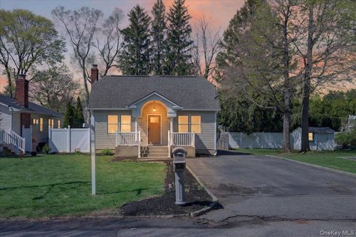 909 2nd St N, East Northport, NY, 11731-1834 | Card Image