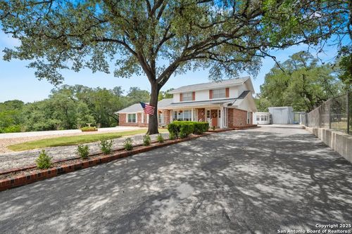 699 Floral Ave, New Braunfels, TX, 78130-5300 | Card Image