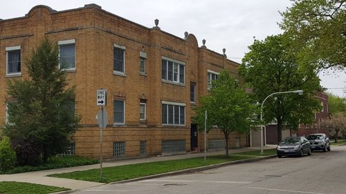 2e-2835 Byron St, Chicago, IL, 60618-3634 | Card Image