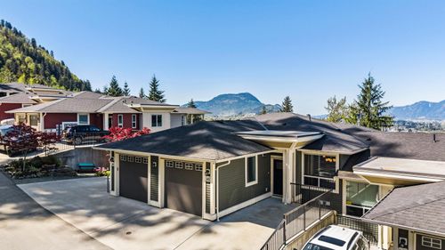 142-6026 Lindeman St, Chilliwack, BC, V2R0W1 | Card Image
