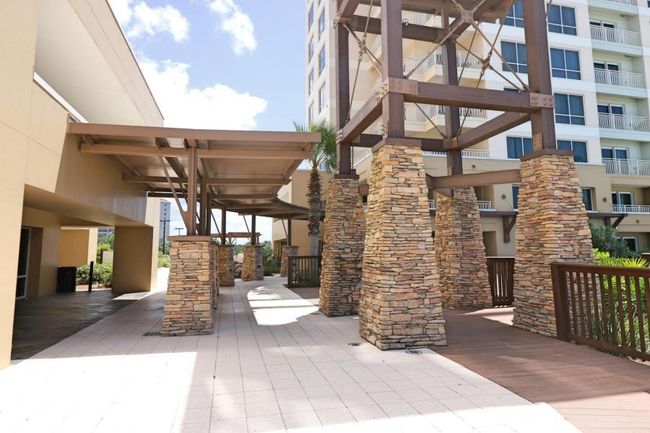 Front Entry | Image 20