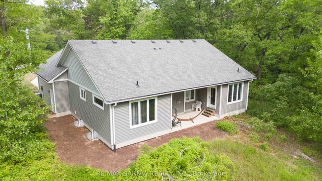 9934 Nipigon St, House other with 2 bedrooms, 2 bathrooms and 2 parking in Port Franks ON | Image 32