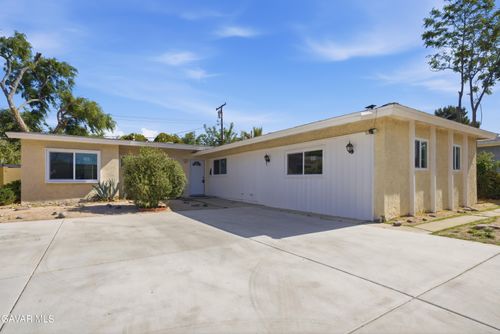 1133 W Avenue J15, Lancaster, CA, 93534-4822 | Card Image