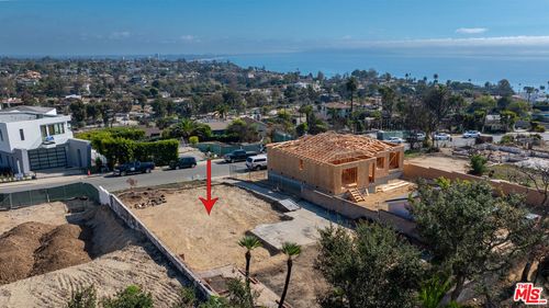 657 Lachman Ln, Pacific Palisades, CA, 90272-2802 | Card Image