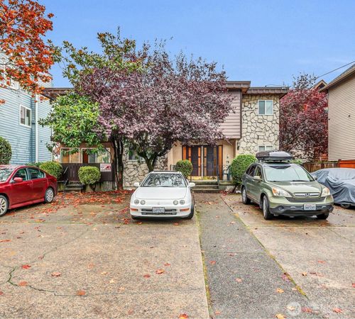 3828 Whitman Ave N, Seattle, WA, 98103-8731 | Card Image