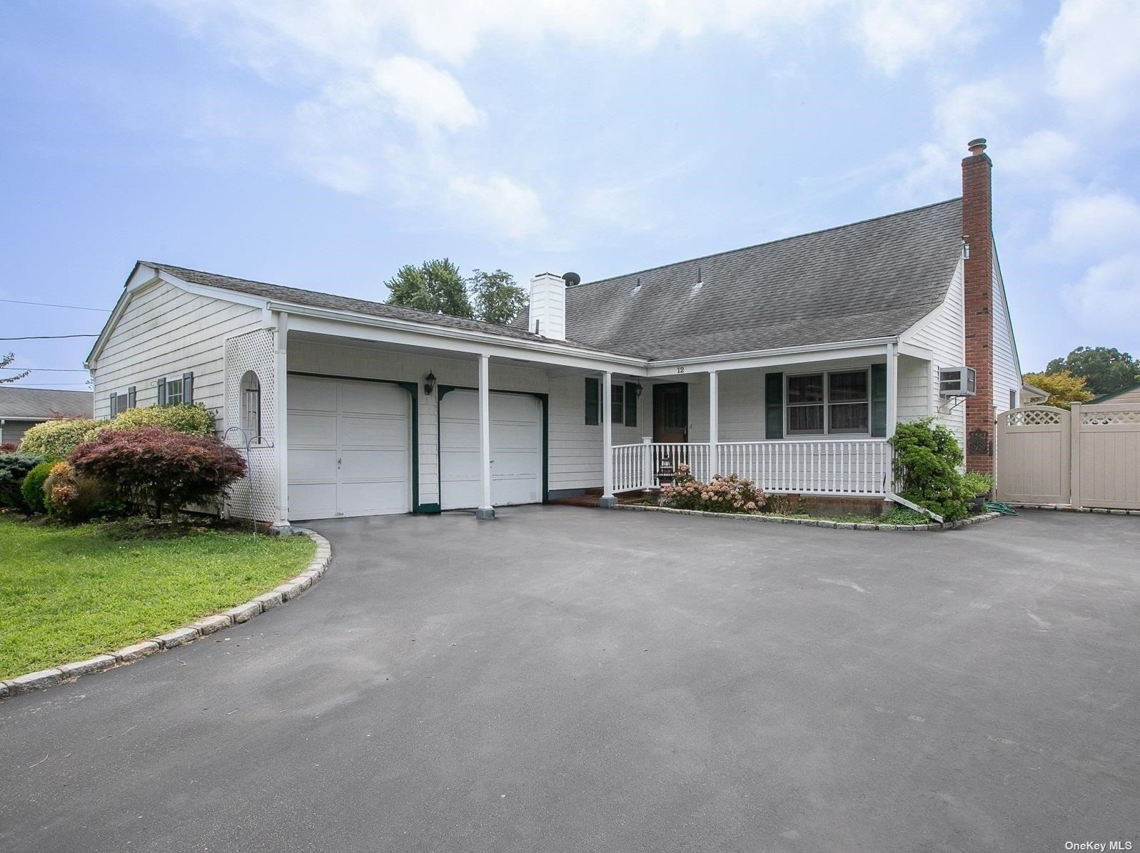 Wexford Dr, Oakdale, NY 11769