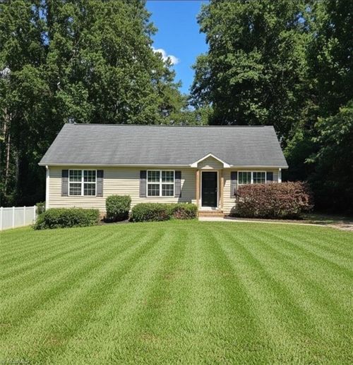 211 Hill St, Winston-Salem, NC, 27107-8882 | Card Image