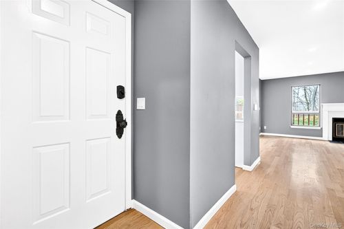 14 Bridle Path Rd, Ossining, NY, 10562-2011 | Card Image