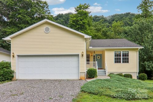 118 Whitewater Dr, Maggie Valley, NC, 28751-8916 | Card Image