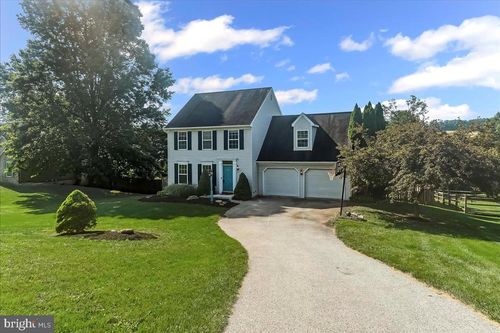 673 Glen Run Dr, Atglen, PA, 19310-9450 | Card Image