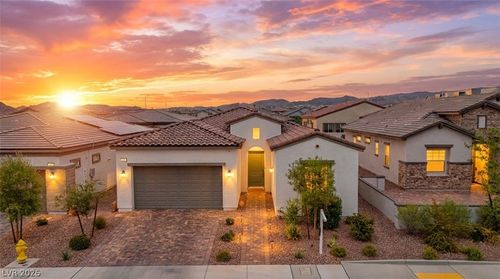 812 Klamath Springs St, Henderson, NV, 89011-2693 | Card Image