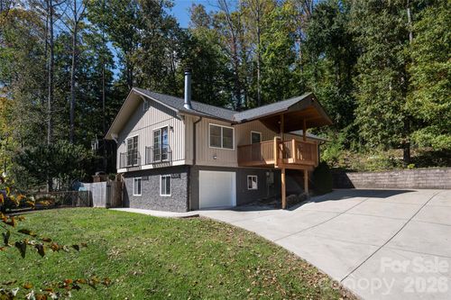 207 Beechwood Lakes Dr, Hendersonville, NC, 28792-7239 | Card Image