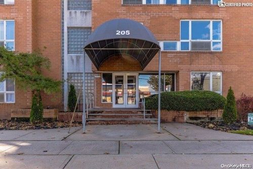 205 Mineola Blvd, Mineola, NY, 11501-2550 | Card Image