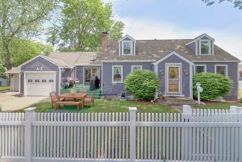 3 Oak Tree Rd, Dedham, MA, 02026-7104 | Card Image