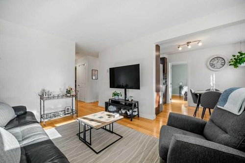 101-312 15 Ave Ne, Calgary, AB, T2E1H2 | Card Image