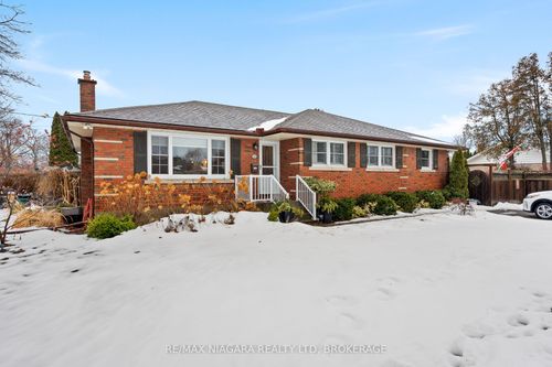 13 Robert St, St Catharines, ON, L2N5N2 | Card Image