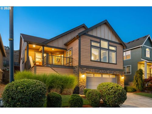 683 N V St, Washougal, WA, 98671-8570 | Card Image