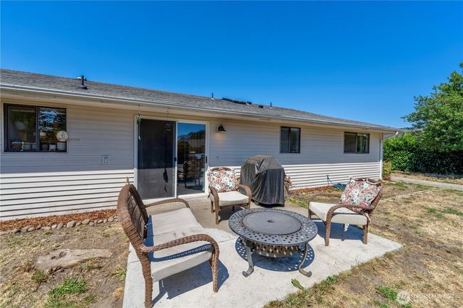 patio off the kitchen | Image 18