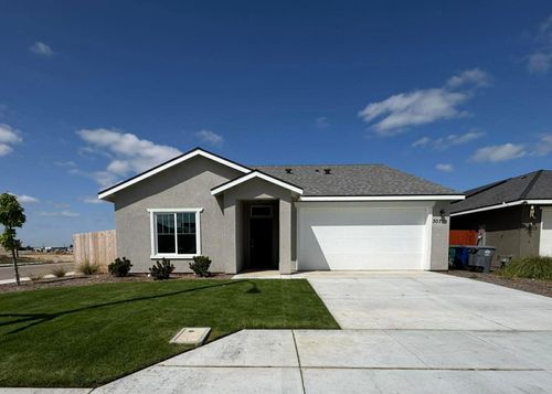 30705 Emden Rd, Visalia, CA, 93291-9812 | Card Image