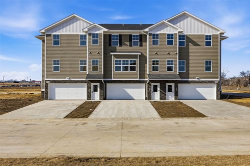 c-8704 Eddie Dr Sw, Cedar Rapids, IA, 52404 | Card Image