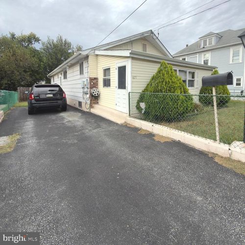 425 Manhattan St, ESSINGTON, PA, 19029-1810 | Card Image