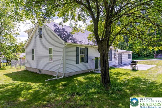7112 Howell Ter, House other with 4 bedrooms, 2 bathrooms and null parking in Stroudsburg PA | Image 32