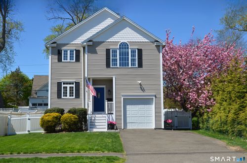 896 Riverside Dr, Fairfield, CT, 06824-6937 | Card Image