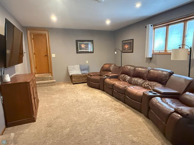 Main Floor Family Room | Image 13