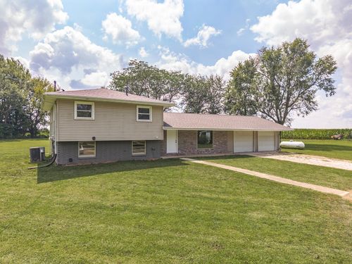 15795 E 2550 North Rd, Hudson, IL, 61748-9389 | Card Image