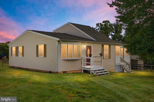 82 Pond Rd, CHARLES TOWN, WV, 25414-9648 | Card Image