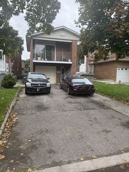 23 Deerpark Cres, Brampton, ON, L6X2T6 | Card Image