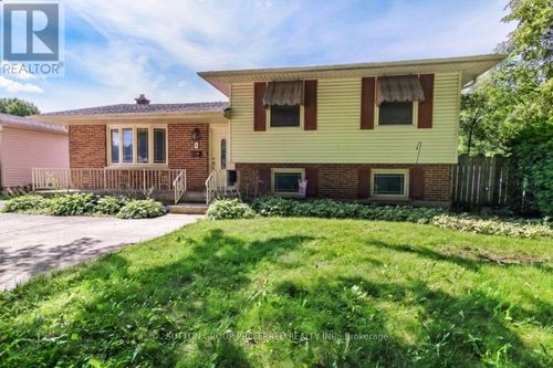 1 Pickwick Place, London East (East D), ON, N5V2P6 | Card Image