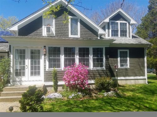 852 Anthony Rd, Portsmouth, RI, 02871-5604 | Card Image