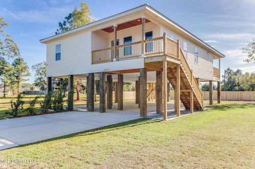 233 Farrar Ln, Waveland, MS, 39576-4036 | Card Image