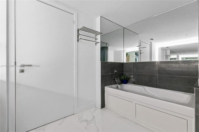 APT-1601 - 1800 N Bayshore Dr, Condo with 3 bedrooms, 3 bathrooms and null parking in Miami FL | Image 23